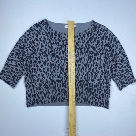 White House‎ Black Market Cardigan Crop Button Animal Print Silk Gray/Blue W S - Picture 5 of 8